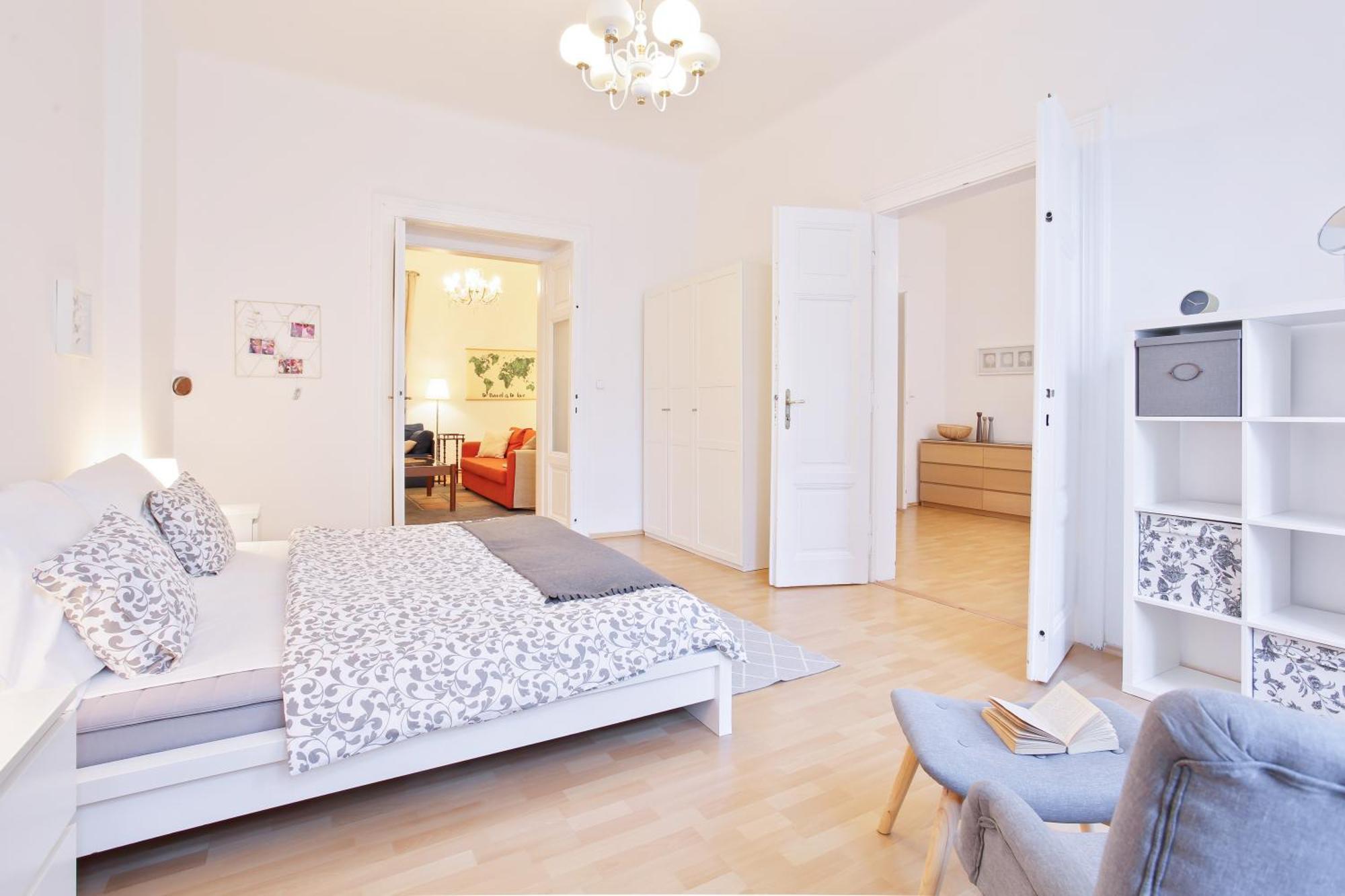 Beautiful And Spacious Wenceslas Square Daire *