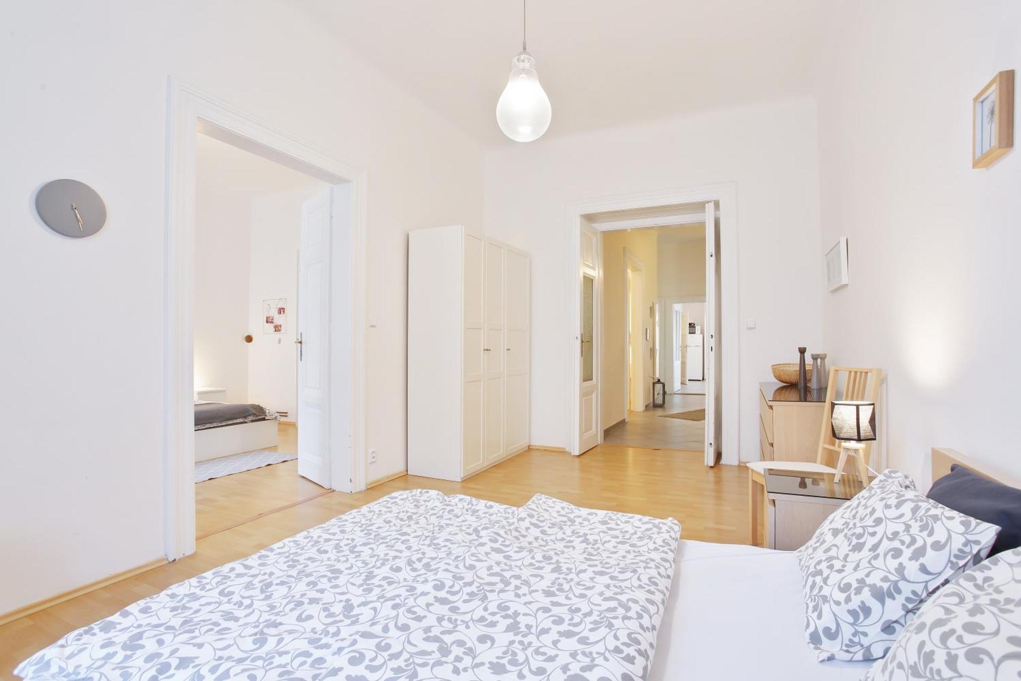 Beautiful And Spacious Wenceslas Square Daire
