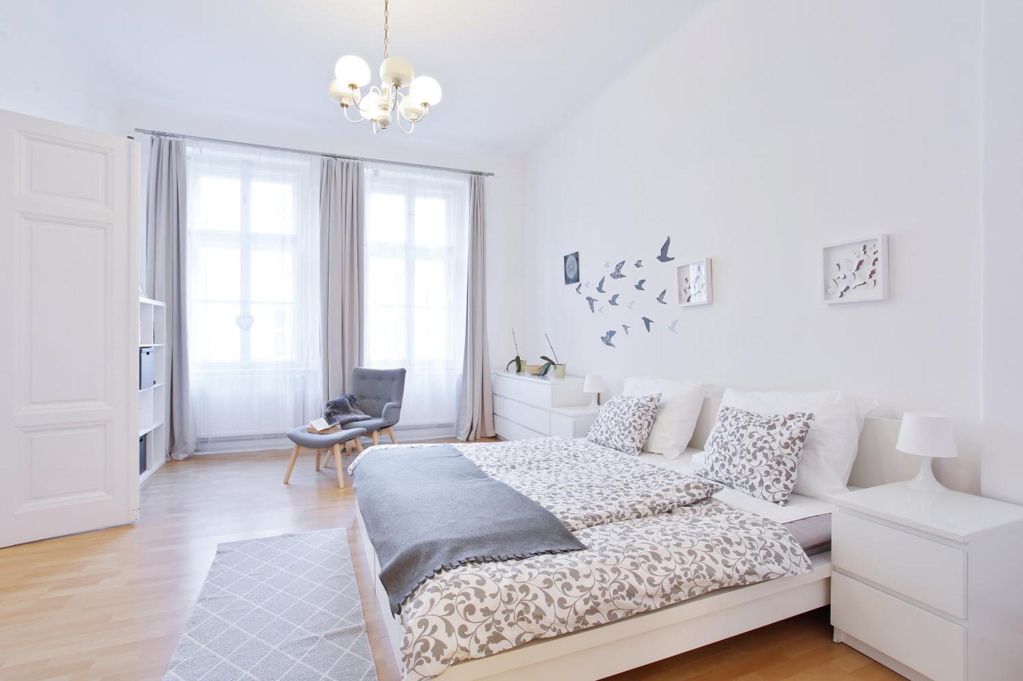Beautiful And Spacious Wenceslas Square Daire